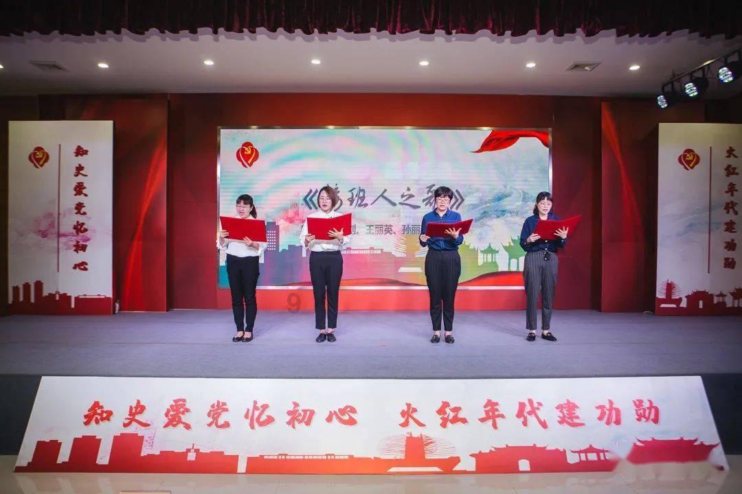 48张照片看世界:英国黑社会公园火拼,纯金AK47制作的椅子